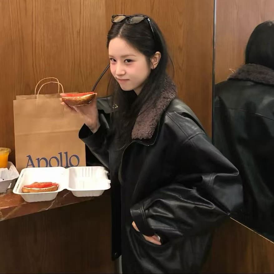 레트로 스타일의 탈부착식 퍼 칼라가 있는 루즈핏 PU 가죽 재킷
